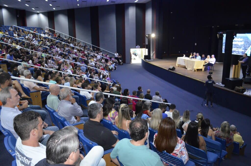 137 novos servidores são empossados na prefeitura de Tubarão