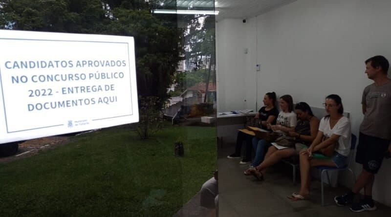 Aprovados no concurso público da prefeitura de Tubarão em 2022 entregam documentos