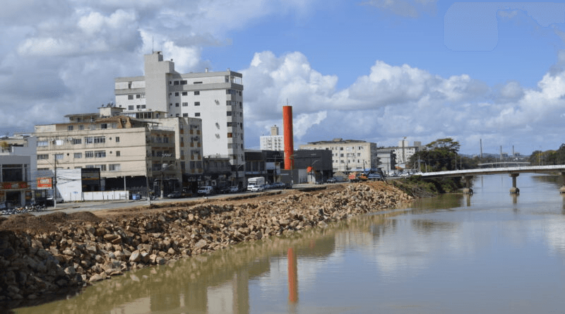Obras de enrocamento da margem esquerda serão retomadas em Tubarão