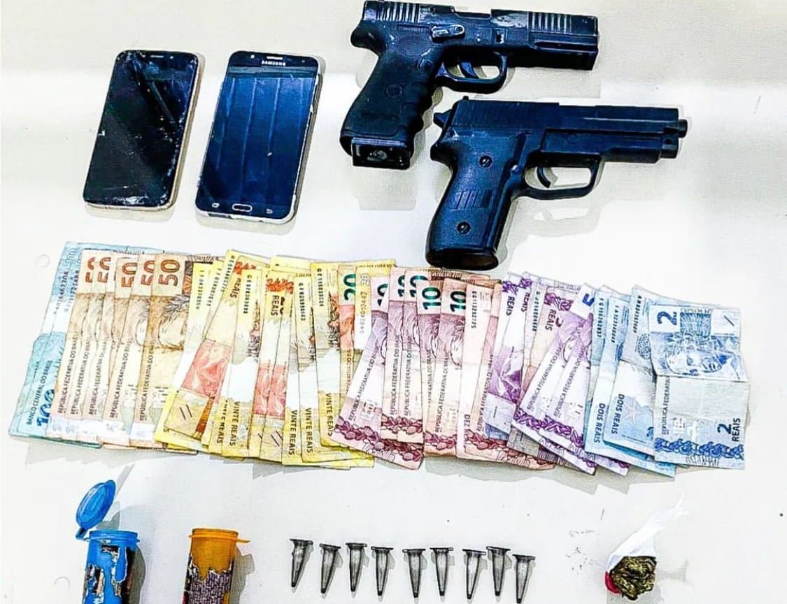 Membro de facção criminosa que postava fotos com armas é preso