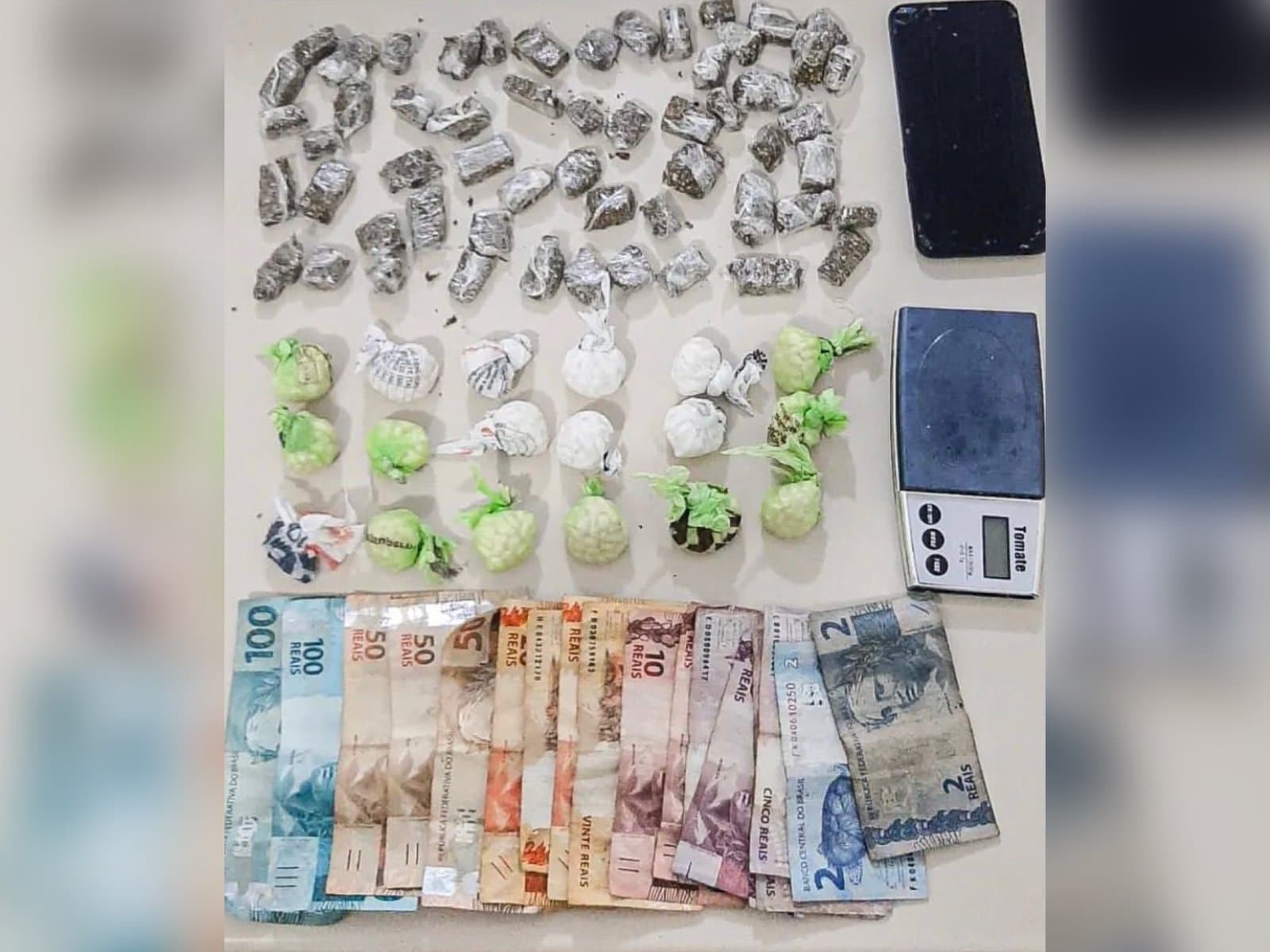 Mais de mil pedras de crack são apreendidas com ajuda do cão policial