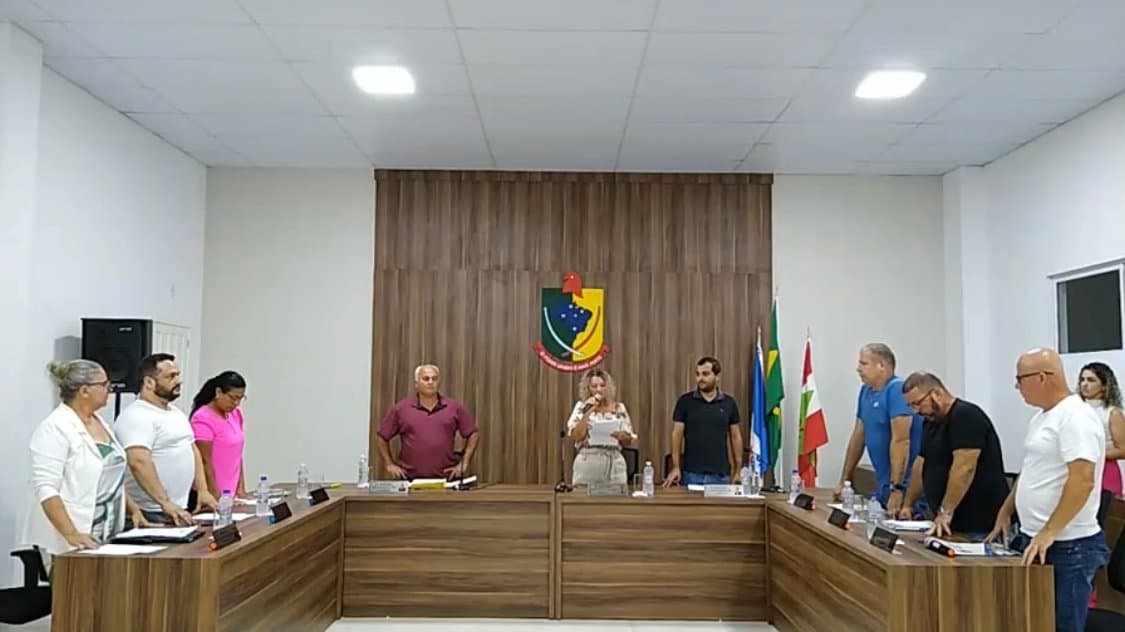 Vereadores causam polêmica ao aprovarem vale-alimentação para eles próprios