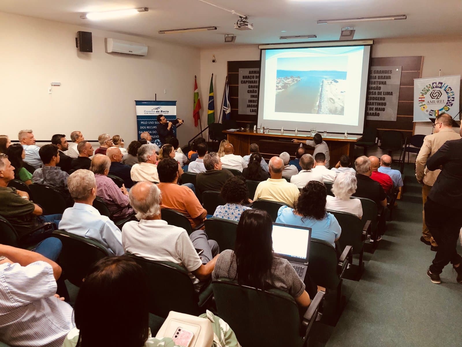 Ações para evitar novas enchentes são discutidas em seminário