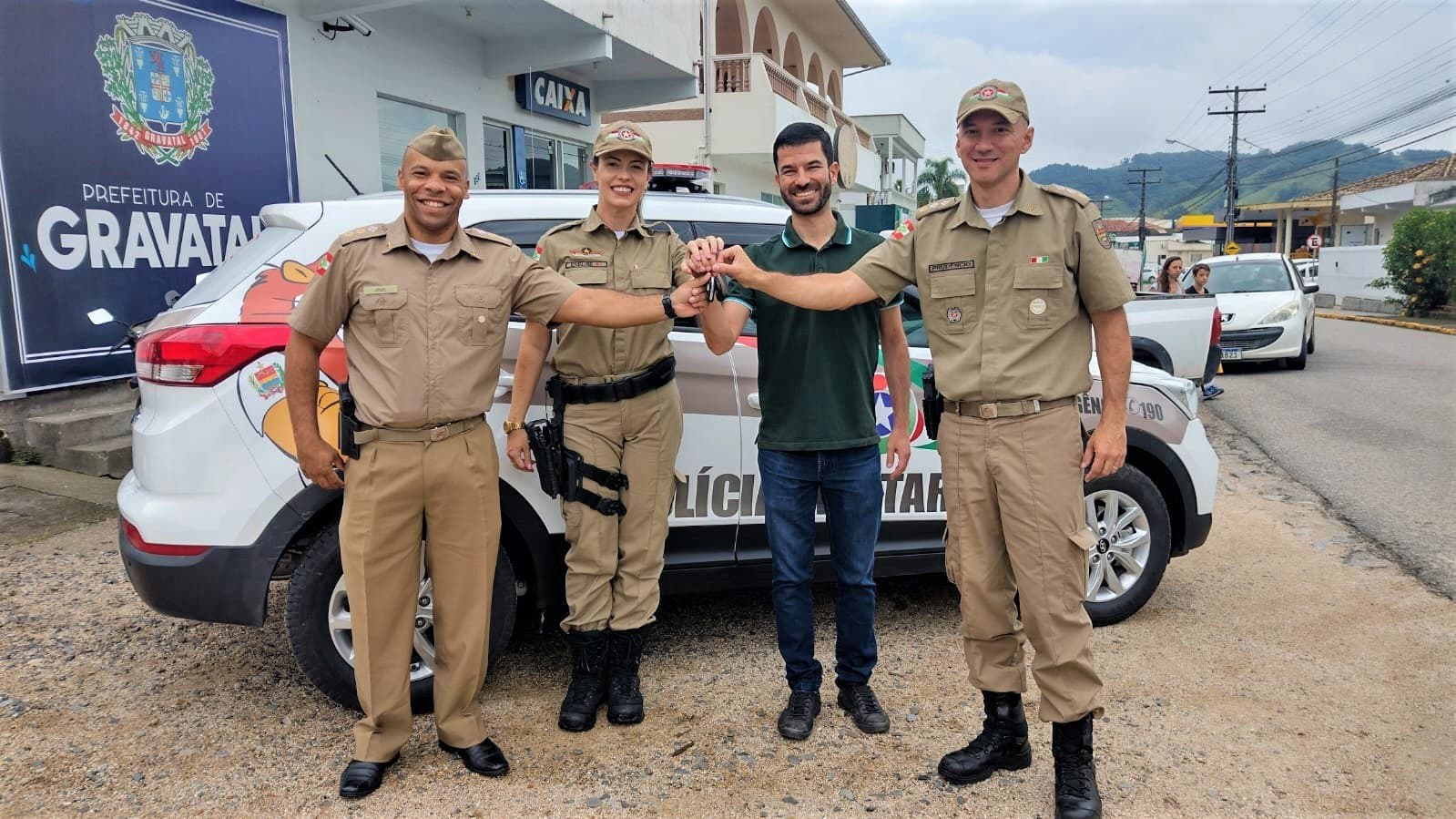 Gravatal recebe viatura para atividades do Proerd nas escolas