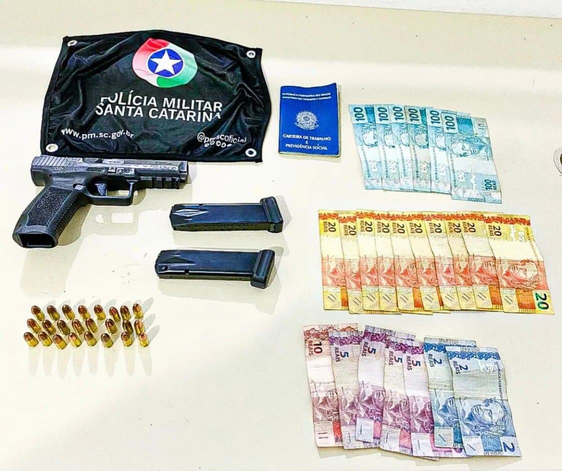 Homens são presos com arma após se envolverem em briga em festa