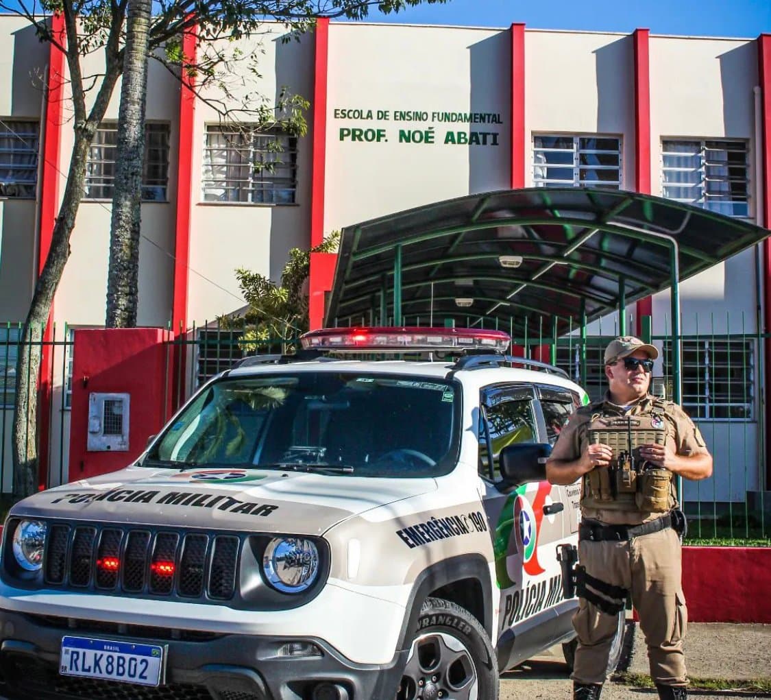 Um policial armado para cada escola estadual de SC é anunciado pelo governador
