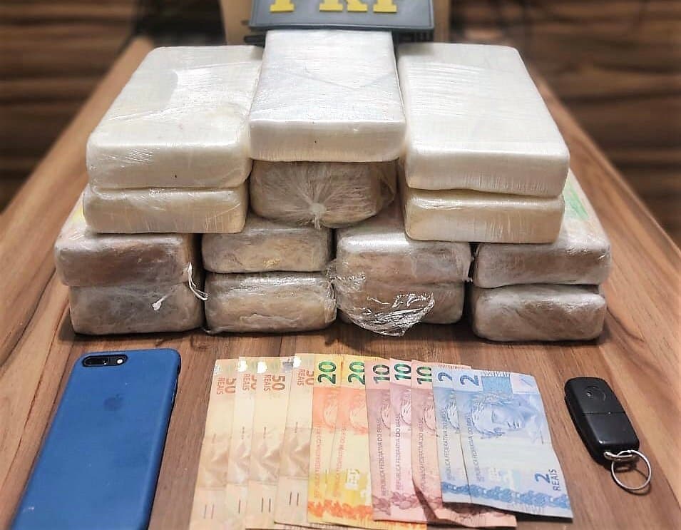 Cerca de R$ 1 milhão em cocaína e crack são apreendidos na BR-101