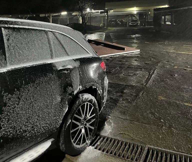 Primeira neve do ano e chuva congelada são registradas na serra