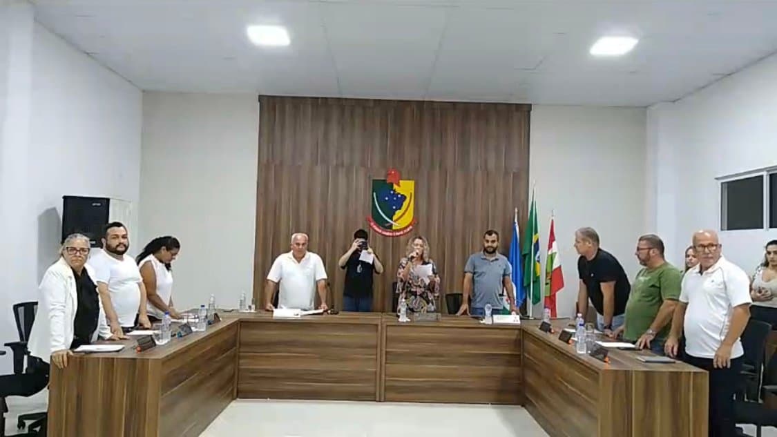 Após pressão popular, vereadores resolvem revogar lei que instituiu vale-alimentação