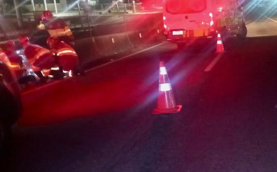Mulher não identificada morre após ser atropelada na BR-101