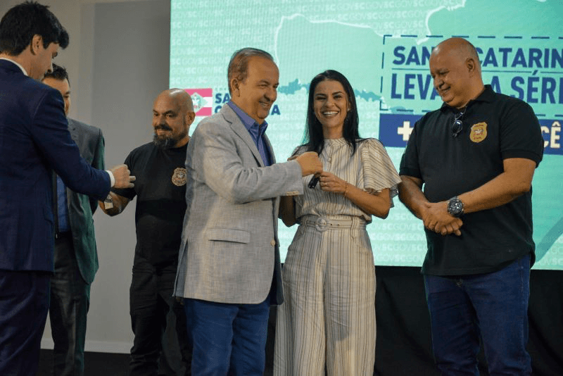 Novas viaturas e armamentos são entregues para Tubarão e região