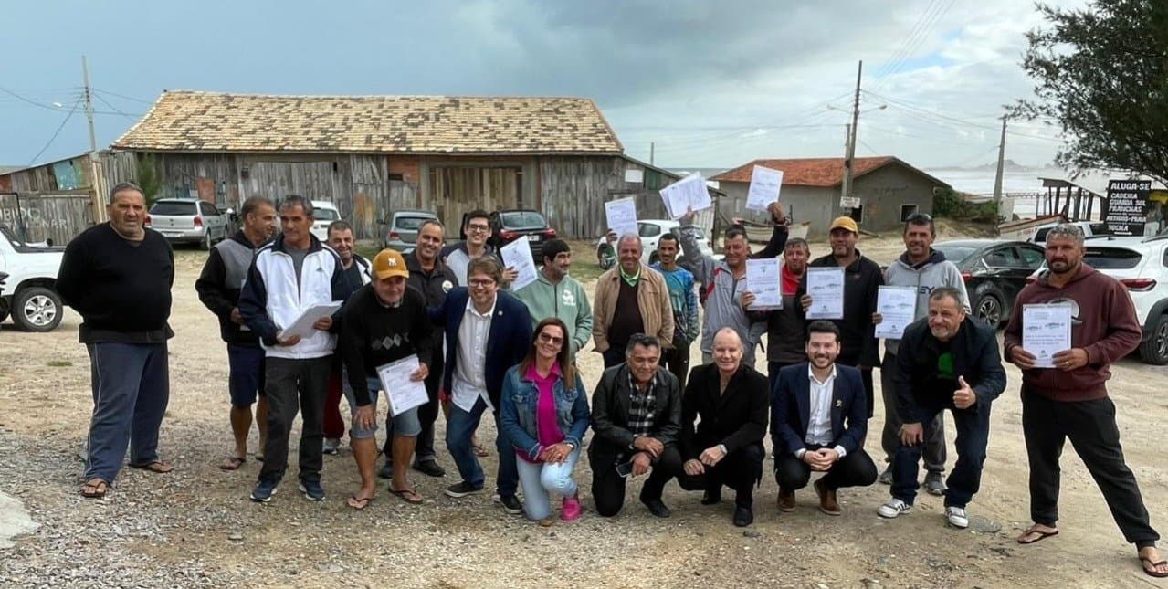 Licenças para pesca de tainha são entregues em Laguna