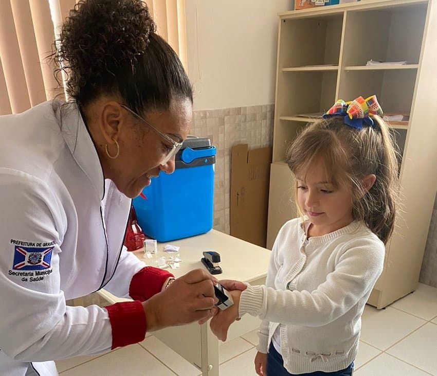 Alunos de Gravatal são vacinados nas escolas do município