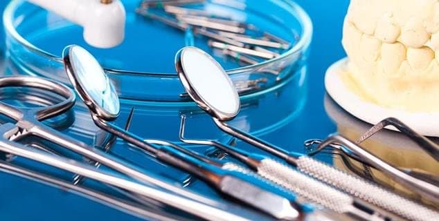 Paciente será indenizada por ter dentes extraídos sem autorização