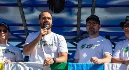 PF vai investigar Eduardo Bolsonaro por fala que comparou 'professor doutrinador' a traficantes