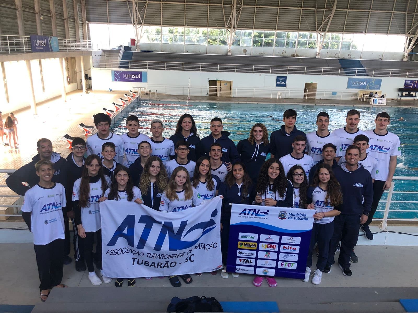 Tubaronenses conquistam 39 medalhas em estadual de natação