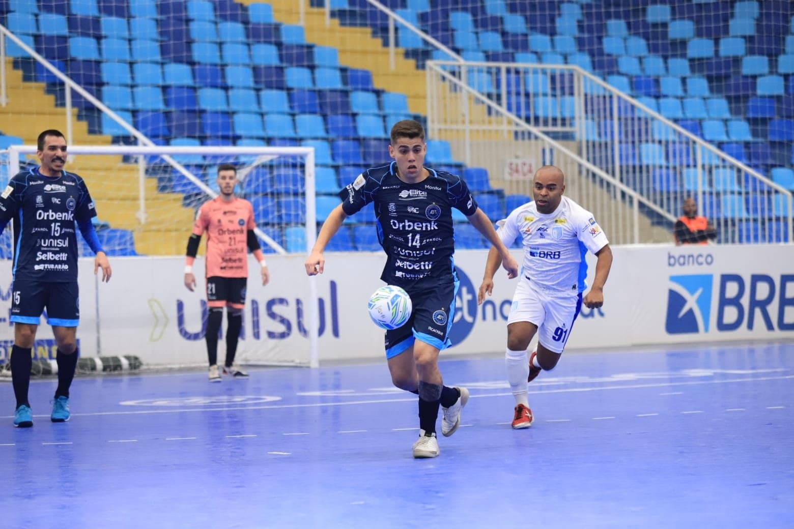 Tubarão Futsal busca ampliar sequência de invencibilidade contra o Taubaté