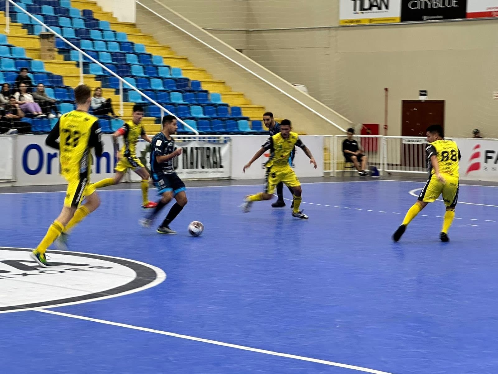 Diante da torcida, Tubarão Futsal busca a sétima partida sem derrotas nesta segunda-feira (31)