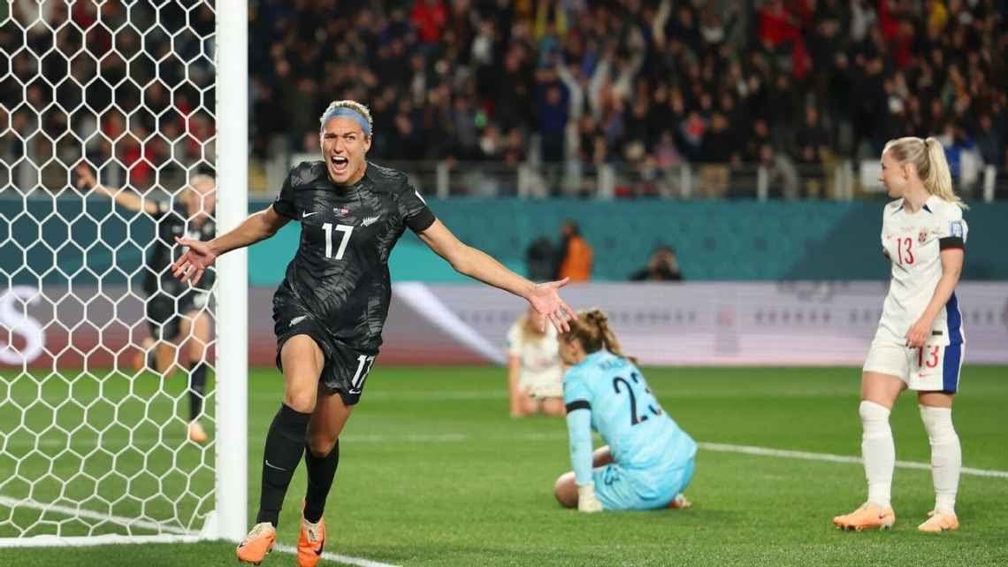 Recorde de público e estreia agitada marcam início da Copa do Mundo feminina