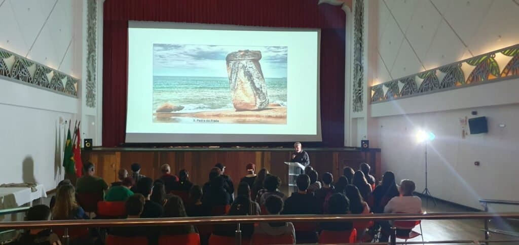 Curiosidades sobre a Pedra do Frade são tema de palestra em Laguna