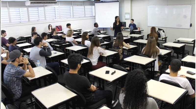 Cursos pré-vestibulares gratuitos são oferecidos pela Udesc de Laguna