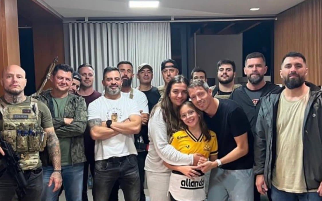 Menina sequestrada foi mantida dentro de porta-malas, amarrada e amordaçada