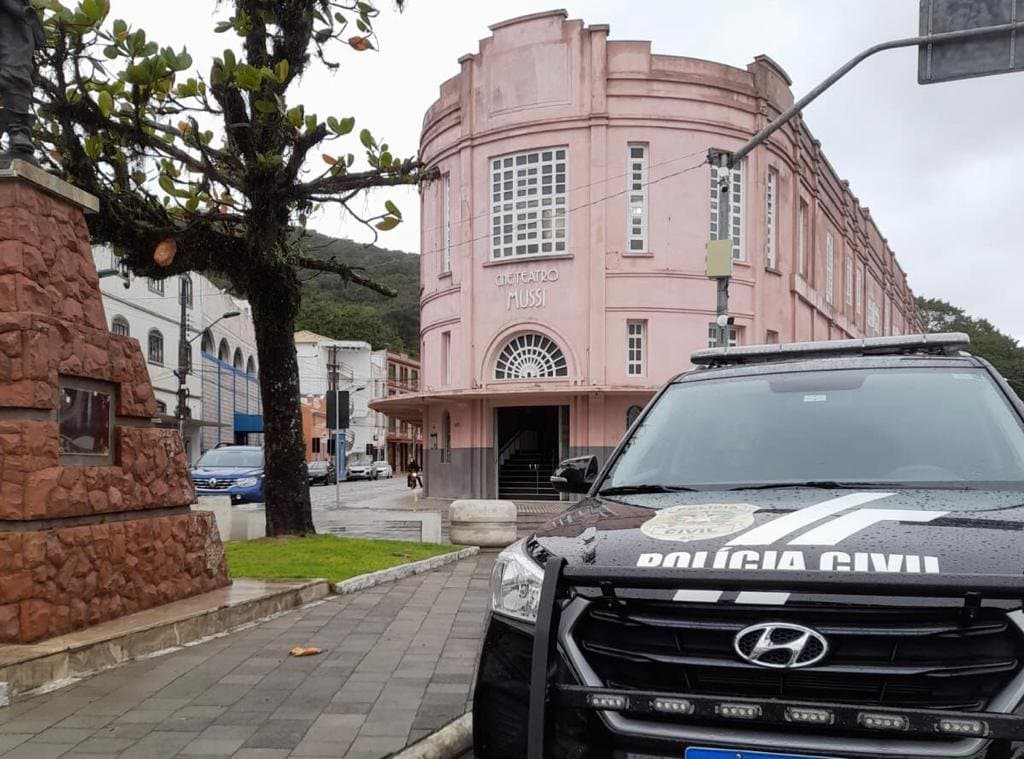 Duas sociedades recreativas são interditadas por falta de alvarás