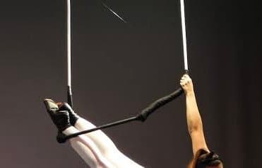 Trapezista cai de seis metros de altura durante apresentação em Tubarão