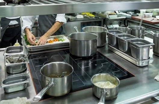 Restaurante é interditado após intoxicação alimentar de clientes