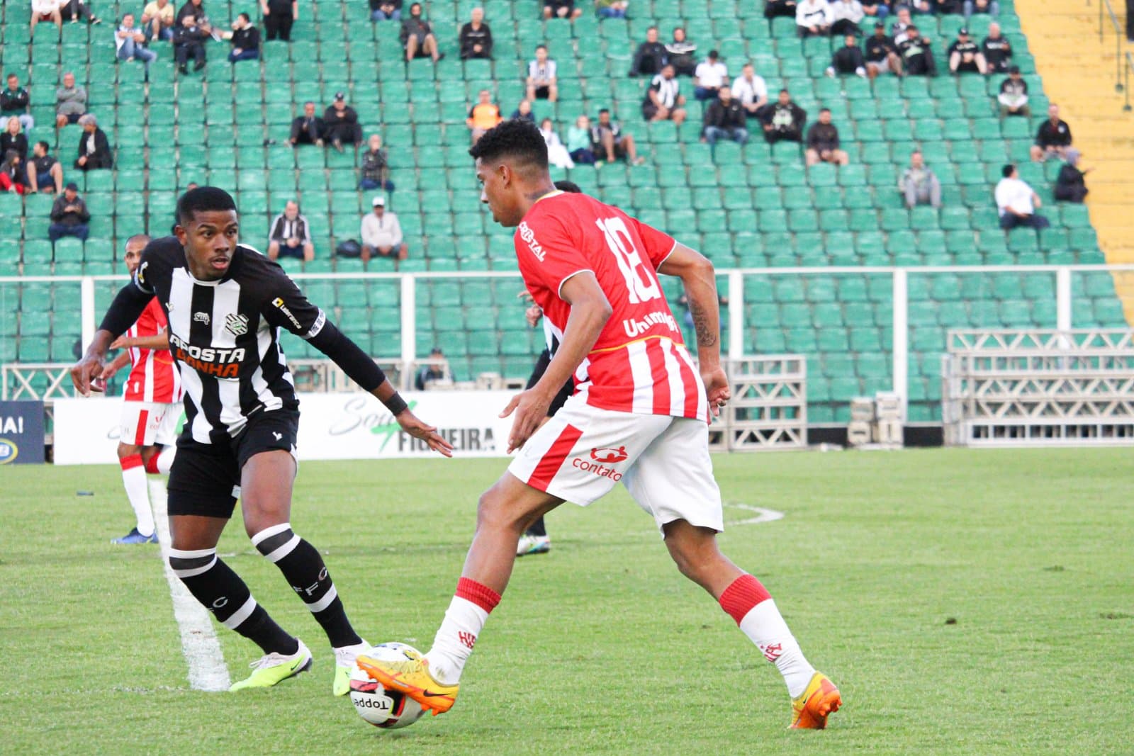Hercílio Luz confirma saída de atacante para o futebol do Oriente Médio