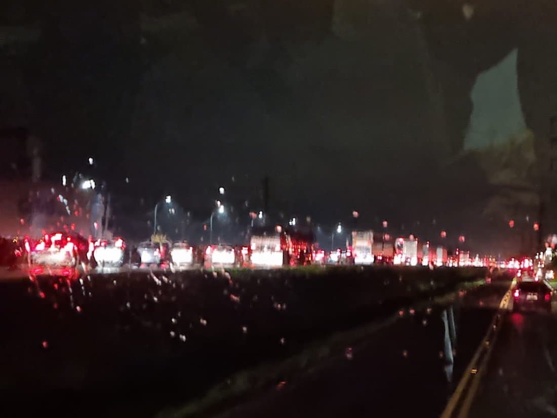 BR-101: Engavetamento deixa trânsito lento em Capivari de Baixo