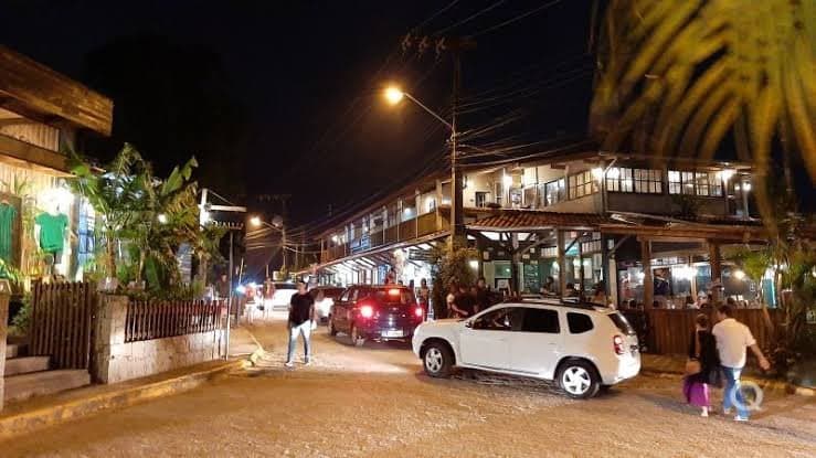 Alterações no trânsito e implantação de faixas de pedestres na Praia do Rosa são discutidas
