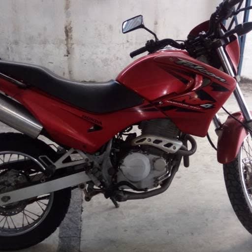 Moto usada em assalto a relojoaria é encontrada abandonada