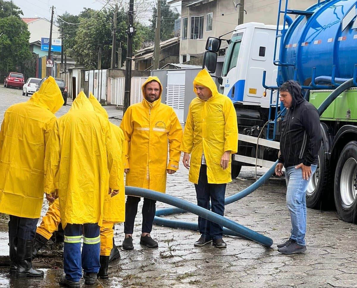 Ações preventivas para evitar problemas em decorrência das fortes chuvas são executadas em Tubarão
