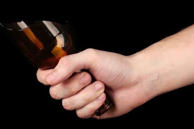 Casal é atacado e agredido dentro de casa por quatro pessoas