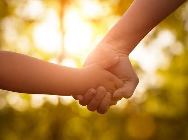 Pai apanha ao tentar impedir o filho de ser levado à força pela mãe