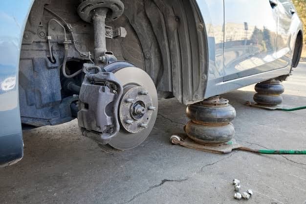 Carro tem as quatro rodas e outras peças furtadas