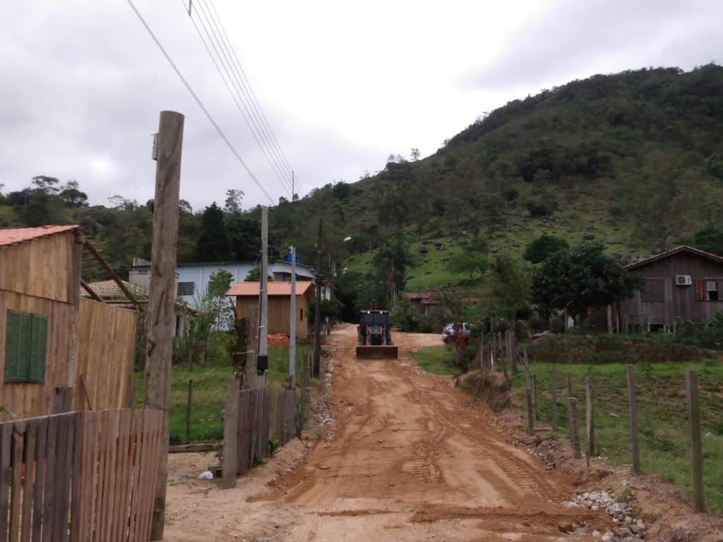 Estradas de Tubarão danificadas pelas chuvas recebem reparos