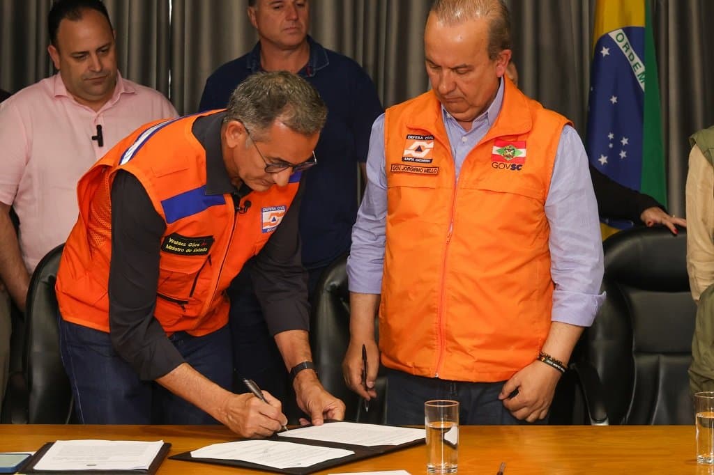 Governador reforça pedido de recursos federais para dragagem de rios