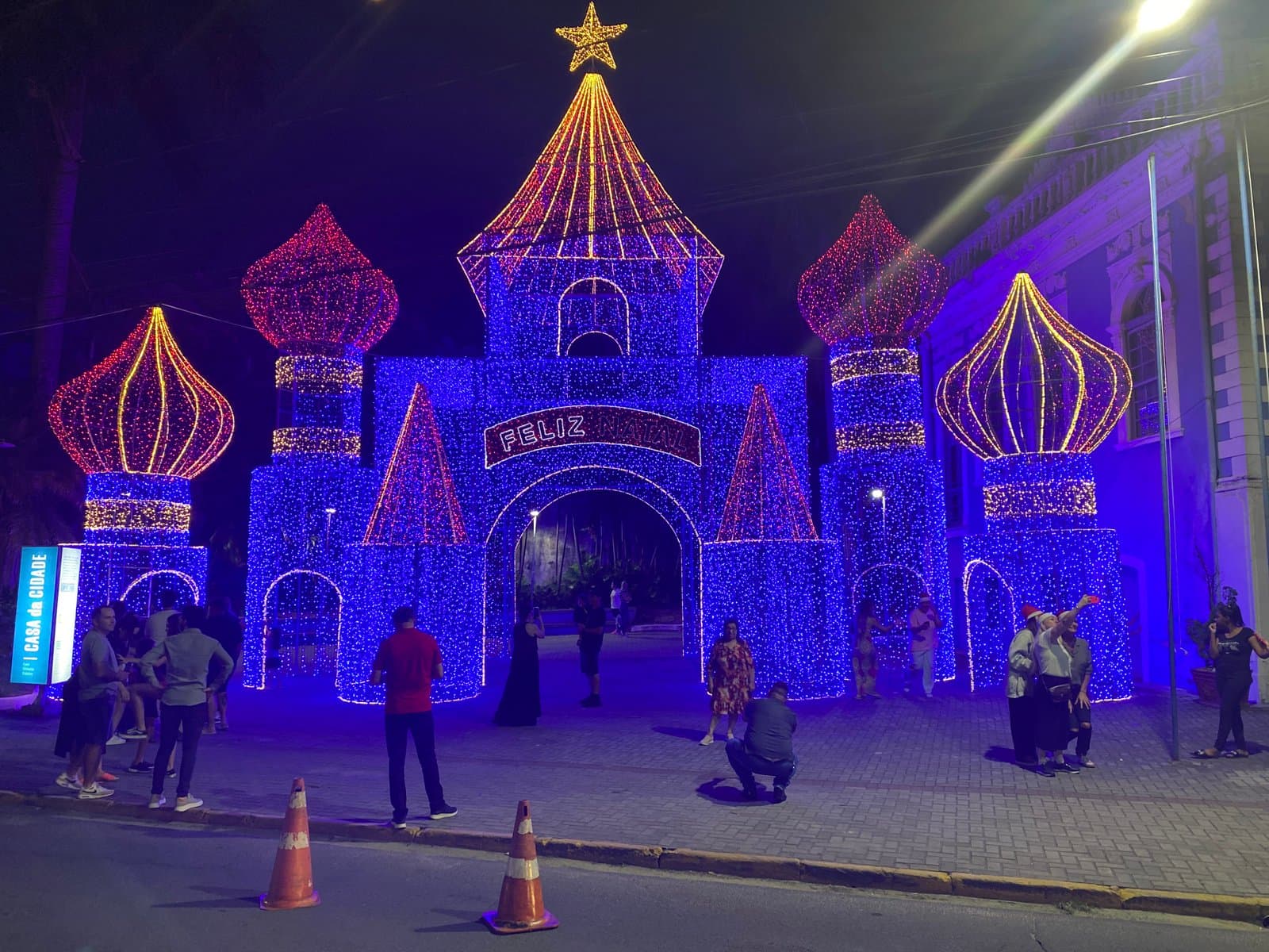 Nova decoração natalina de Tubarão encanta a população