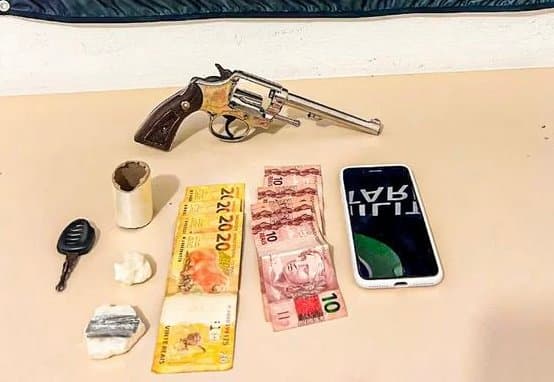 Adolescente com 22 passagens pela polícia é flagrado com drogas e arma