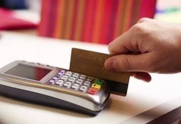 Estelionatários fazem diversas compras com cartão de crédito perdido