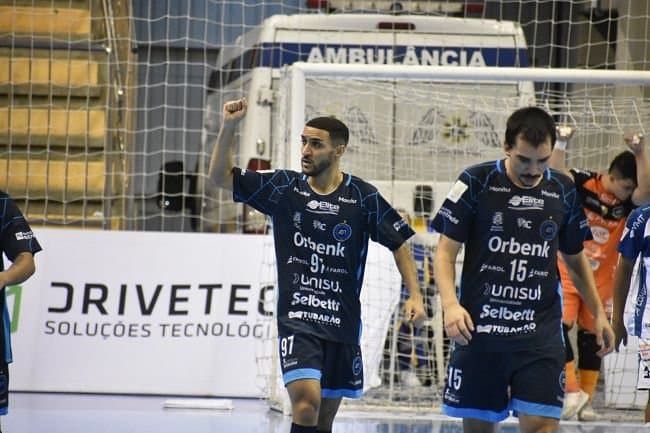 COPA SUL: Tubarão Futsal vence o Pato e está na final
