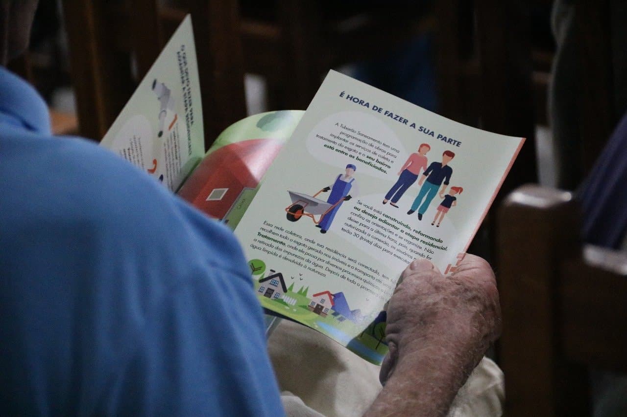 Projeto do sistema de esgoto no bairro Oficinas é apresentado aos moradores