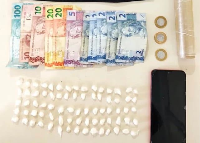 Jovem é flagrado traficando no mesmo local onde foi preso há uma semana