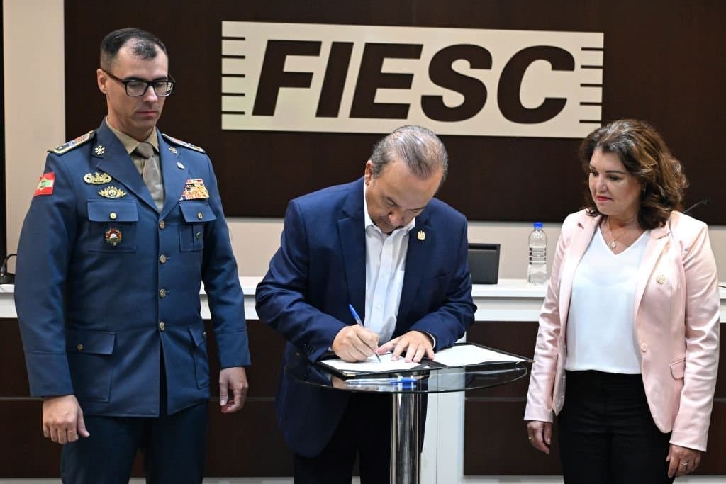 Atividades de segurança contra incêndios são simplificadas após assinatura de decreto