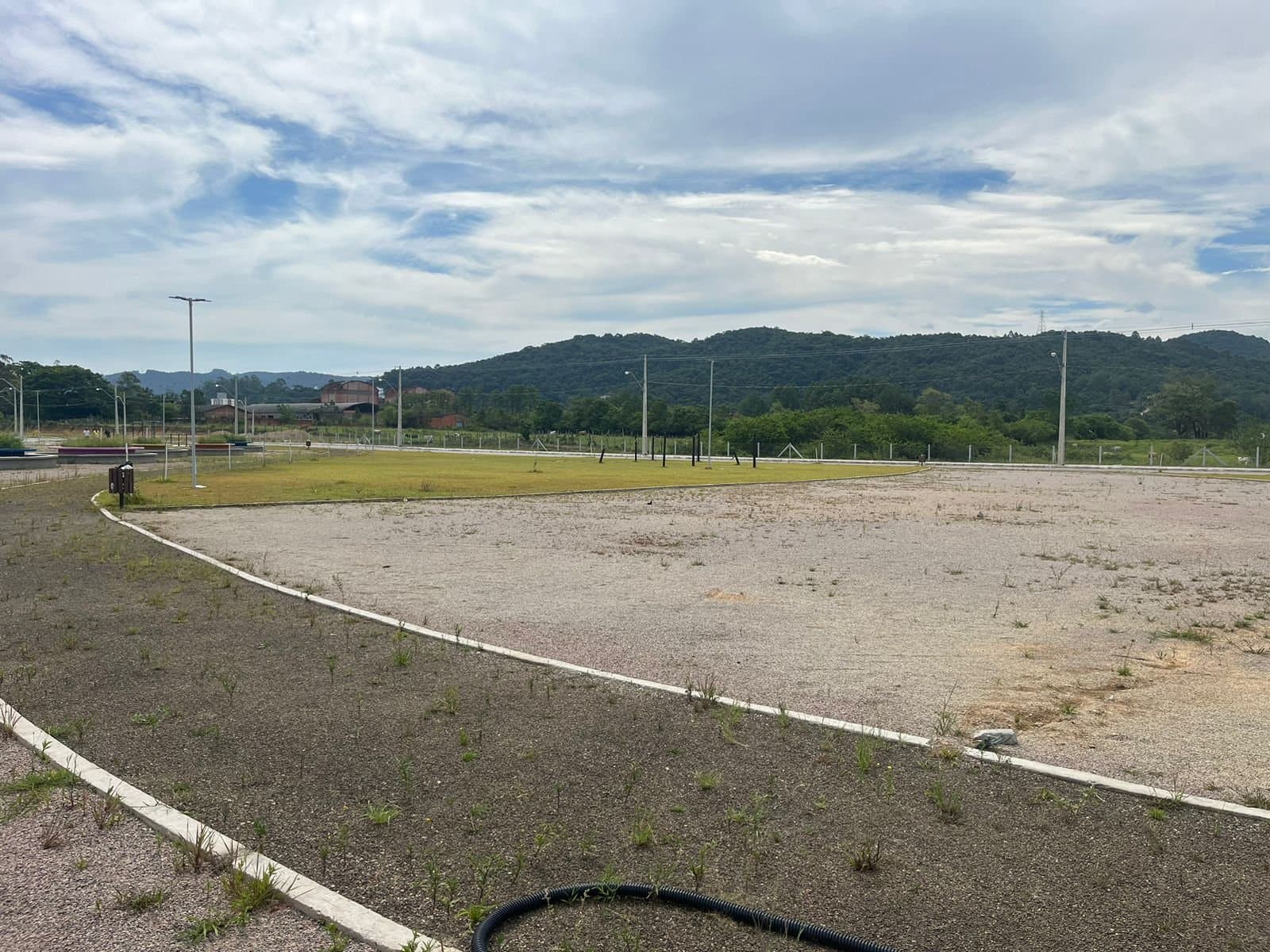 Vândalos roubam 900 metros de fiação em loteamento de Tubarão