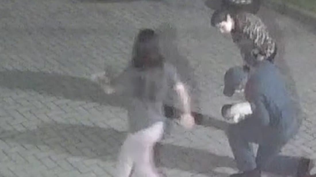 Bebê engasgado é salvo por bombeiro comunitário