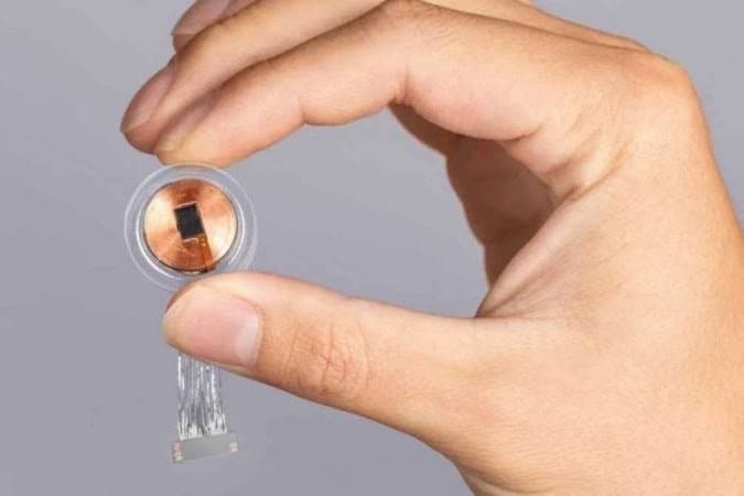 Empresa de Elon Musk anuncia implantação de chip cerebral