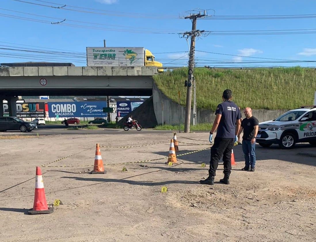 Jovem é baleado em posto de combustíveis de Tubarão